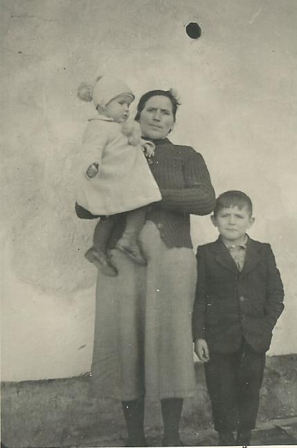 Kreszenz Schießl mit Hans und Anna