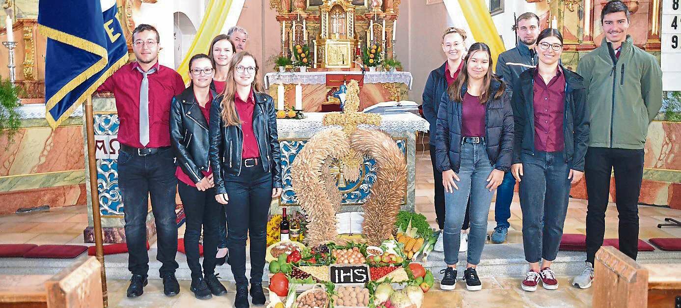 Adlkofen Erntealtar der KLJB Foto Birgit Scheuerer