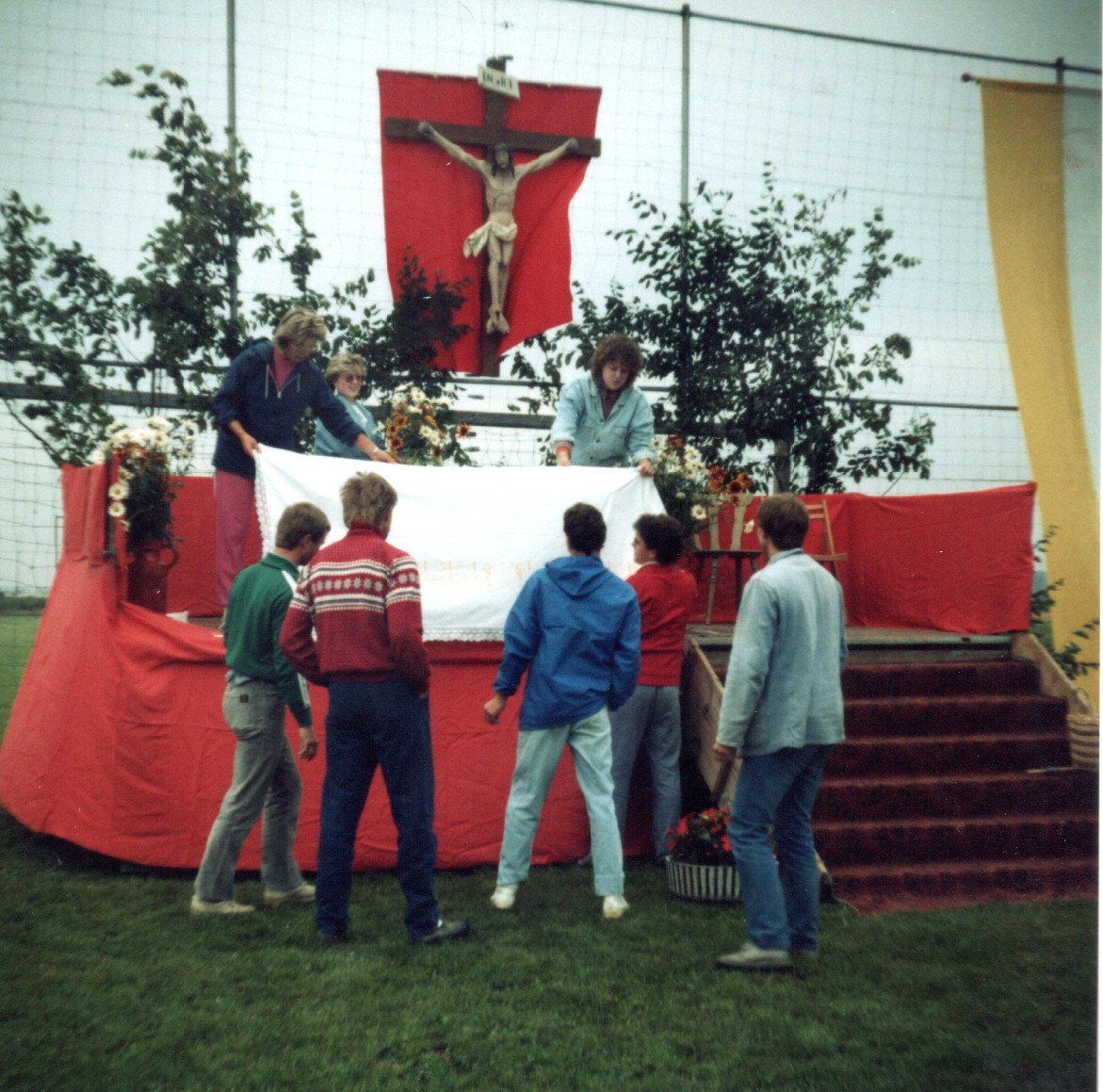 1985 Altar Sportplatzeinweihung1