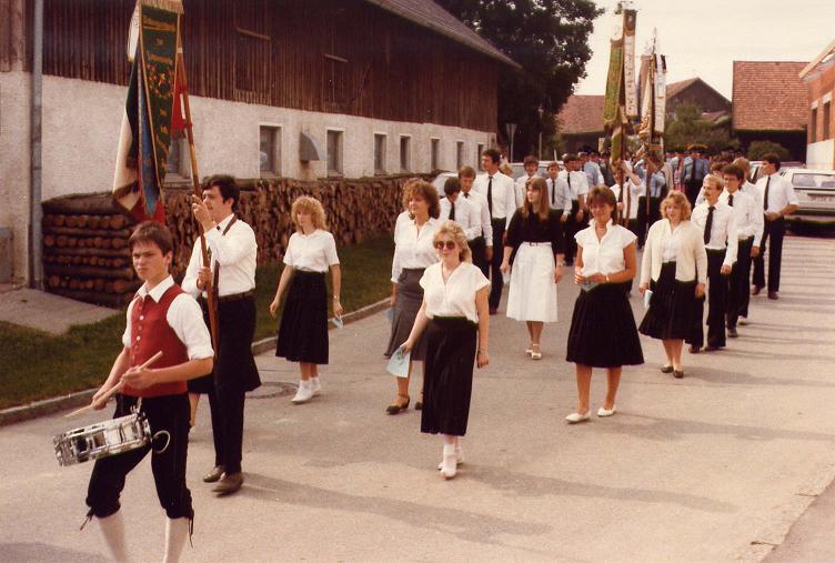 1985 kirchenzug dorfplatzeinweihung 85a
