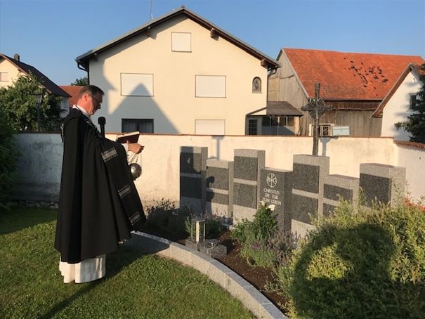 Einweihung Urnenanlage